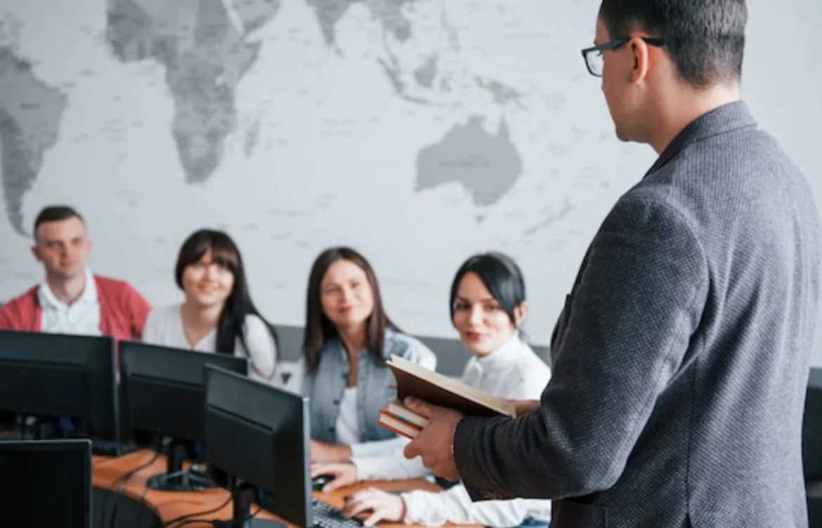 How to Choose the Right MMS School for Your Management Career
