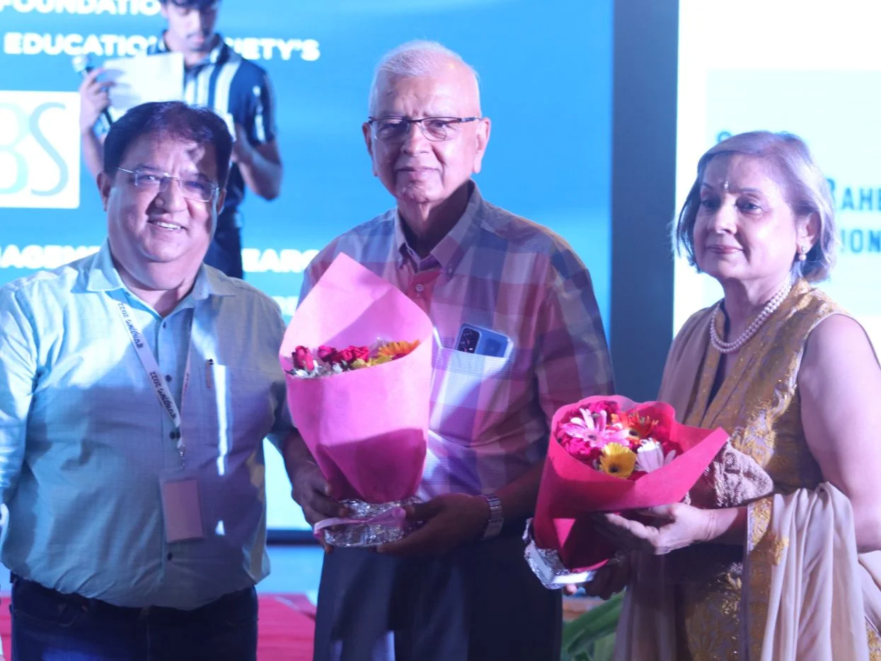 2.-Felicitation-of-Chief-Guests