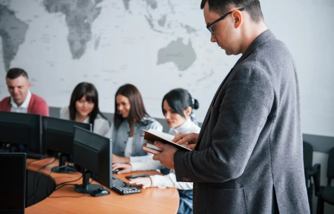 Why Industry Exposure Matters More Than Just Classroom Learning in Business Education